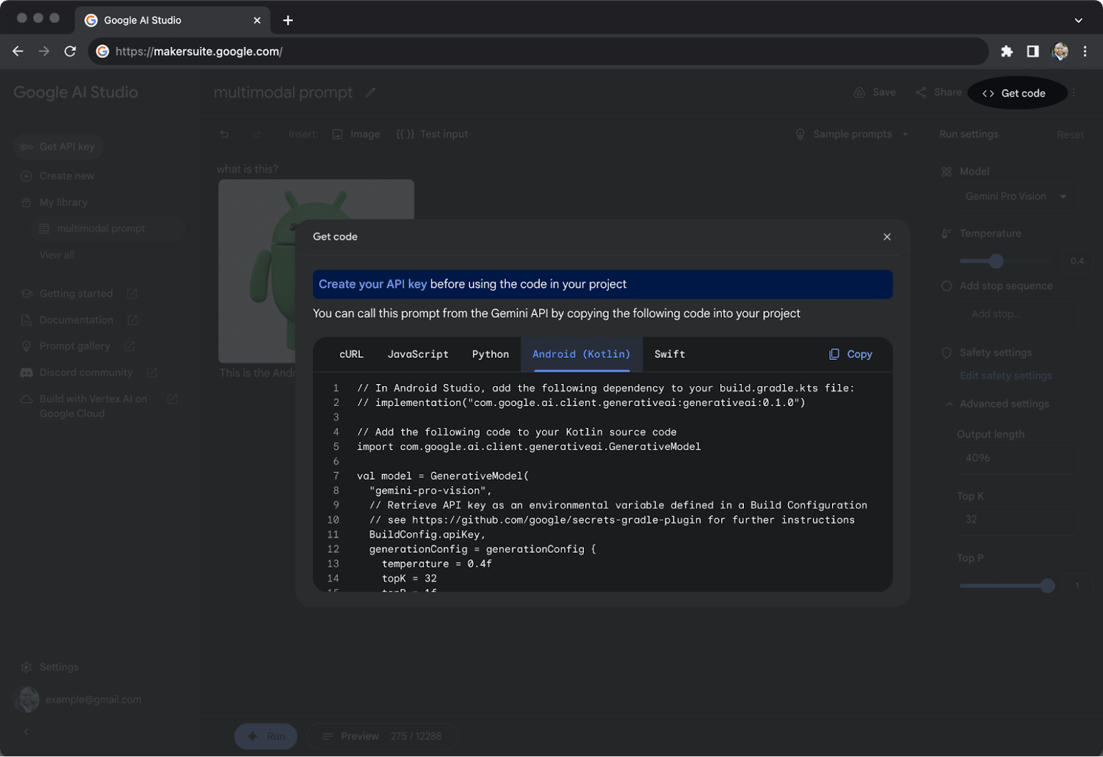 Capture d'écran de Google AI Studio, affichant le générateur de code pour intégrer l'API Gemini dans un projet Android (Kotlin). L'utilisateur est invité à créer une clé API avant d'utiliser le code dans son projet. Le code fourni inclut les étapes nécessaires pour ajouter la dépendance à build.gradle.kts et configurer le modèle d'IA.