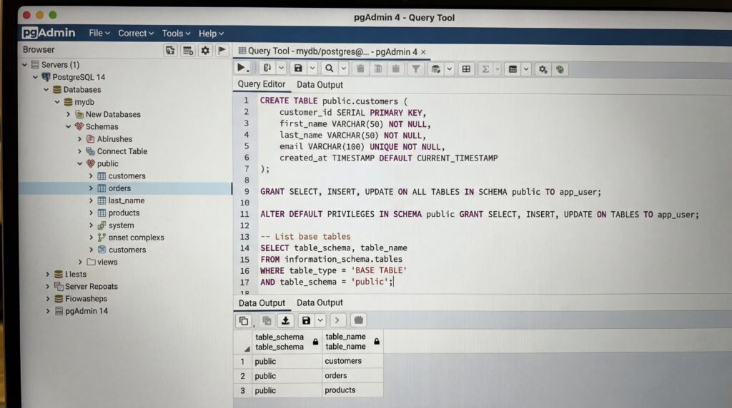 Interface de débogage de code SQL avec une requête présentée sur un écran d'ordinateur.