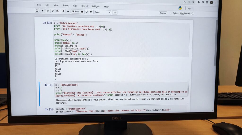 Écran d'ordinateur affichant un code de programmation dans un éditeur de texte.