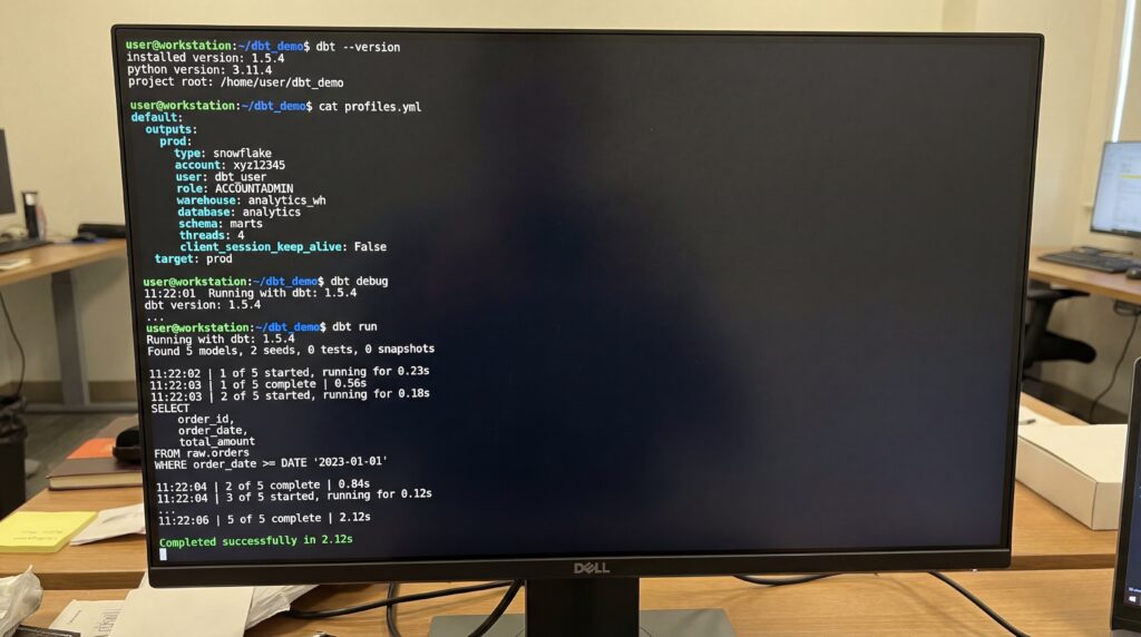 Écran d'ordinateur affichant du code de programmation avec différentes commandes et résultats.