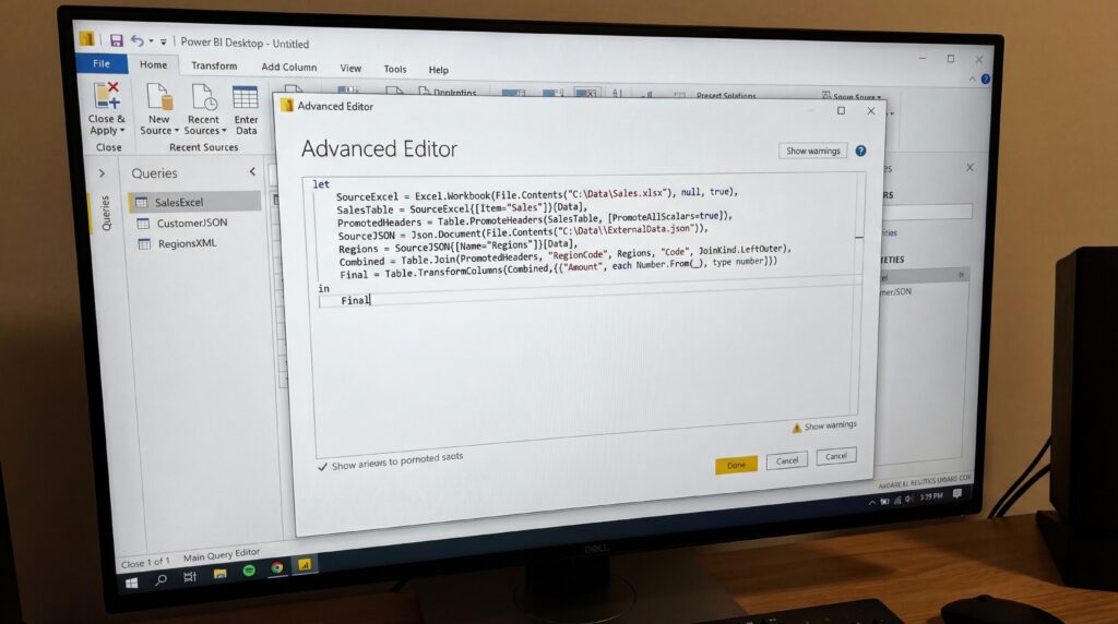 Capture d'écran du logiciel affichant l'éditeur avancé avec du code.