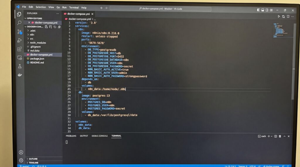 Interface de code affichant des éléments d'un workflow automatisé avec n8n.