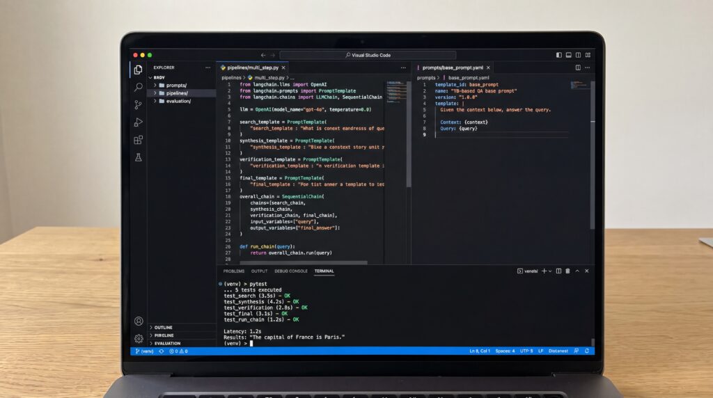 Écran d'ordinateur affichant du code dans un éditeur, représentant le travail d'un ingénieur prompt.