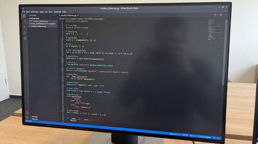 Écran d'ordinateur affichant du code Python sur un fond sombre.