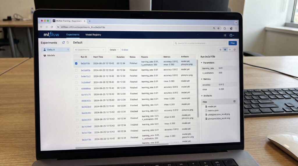 Écran d'ordinateur affichant l'interface de MlFlow avec des données pour des projets en machine learning.