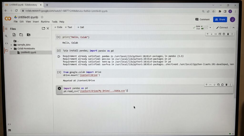 Interface de Google Colab affichant un projet Python avec du code et des résultats.