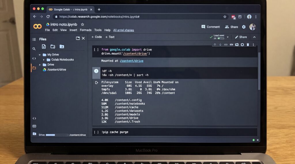 Capture d'écran de Google Colab montrant un projet Python en cours d'exécution sur un ordinateur portable.