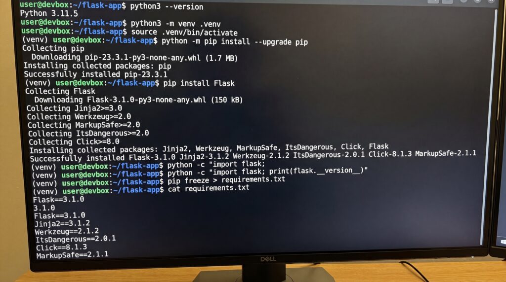 Capture d'écran d'un terminal affichant l'installation de Flask sur Python.