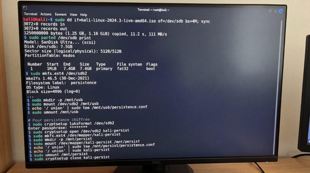 Écran d'un terminal affichant des commandes exécutées sous Kali Linux pour des tests d'intrusion.
